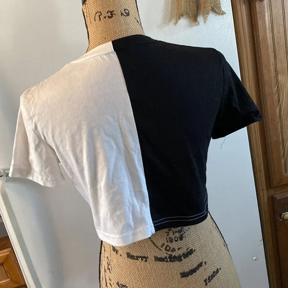 SOLD! SHEIN cropped short sleeve tee shirt size woman’s small - Picture 5 of 7